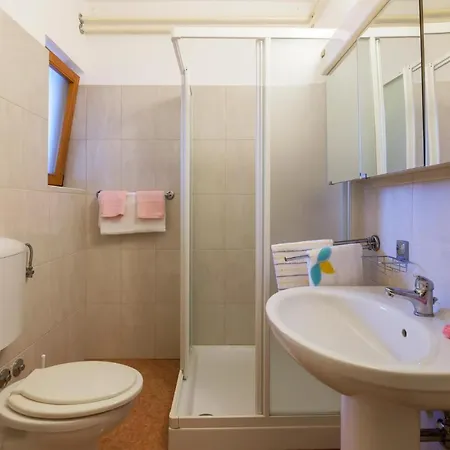 Stunning In With Kitchen Apartment *