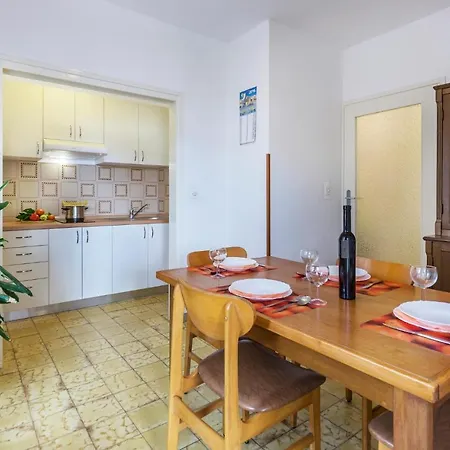 Stunning In With Kitchen * Umag
